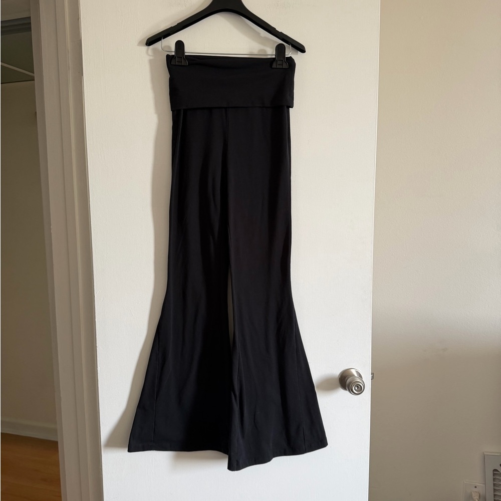 OFFLINE By Aerie Black OG Foldover High Waisted Super Flare Leggings size S EUC - Picture 5 of 11